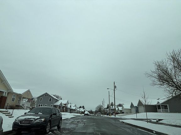 4th image of 821 E Northern Ave