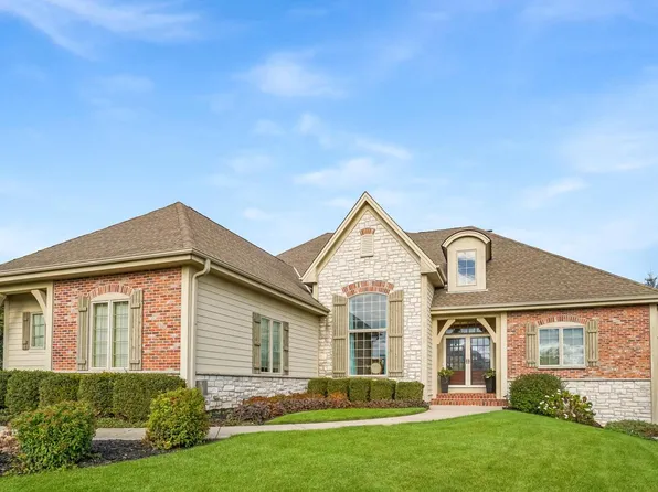 W207N5558 Carters Crossing CIRCLE, Menomonee Falls, WI 53051