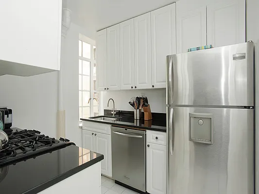 Rented by Sotheby's International Realty | media 47