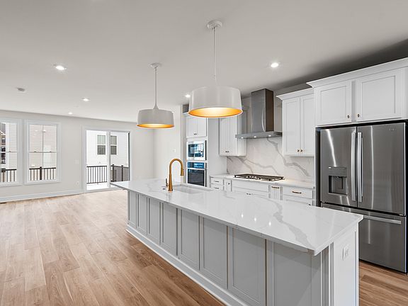 3rd image of 42121 Picasso Sq