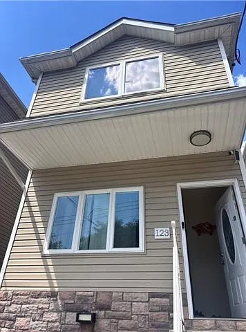 123 Hendricks Ave