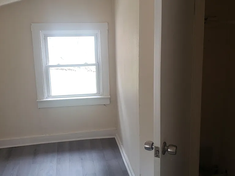 116 E Main St — Photo 12