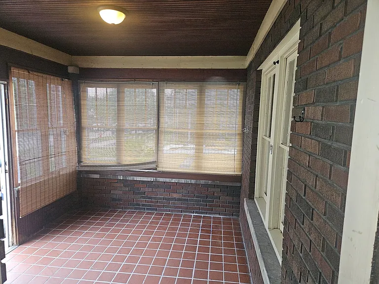 18139 Oakwood Ave — Photo 2