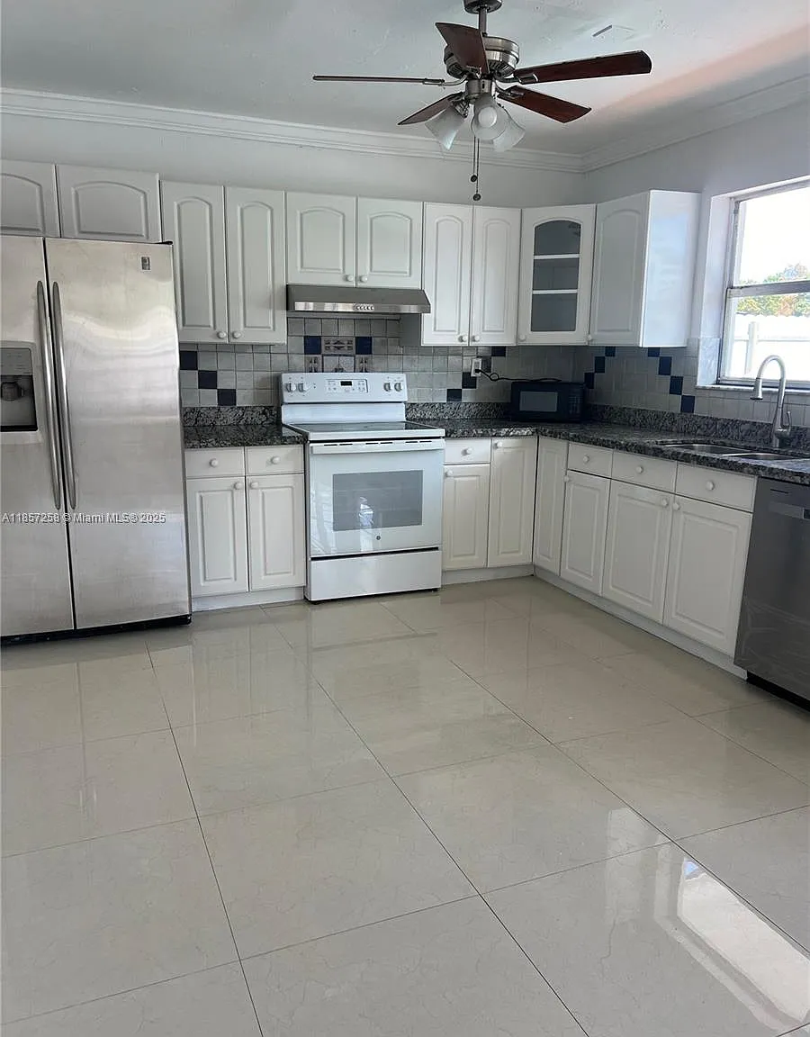 3 bed, 2008 sqft, $3,300 — Photo 4