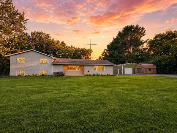 6708 92nd Ave W, Taylor Ridge, IL 61284
