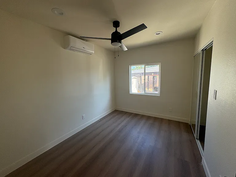 124 E Cypress Ave — Photo 7