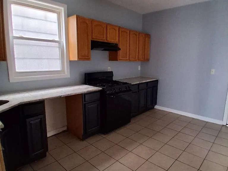 483 Avon Ave — Photo 15
