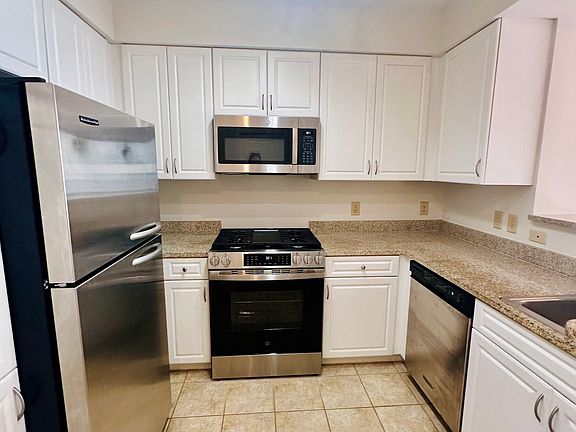5th image of 555 Massachusetts Ave NW APT 907