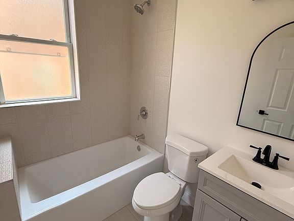 2nd image of 4751 W Monroe St #2