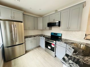 209 Endicott St APT 3, Boston, MA 02113