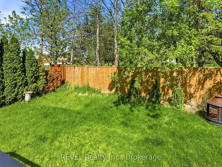 39 Pierpoint Dr — Photo 26