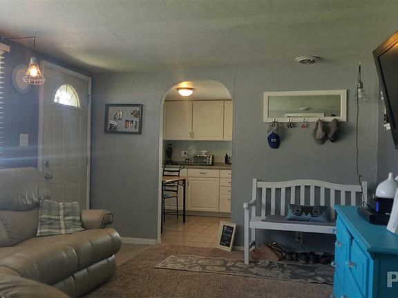 3rd image of 1509 N Vaughn Ave