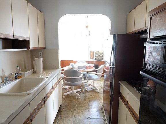 5th image of 2360 Woodhull Ave