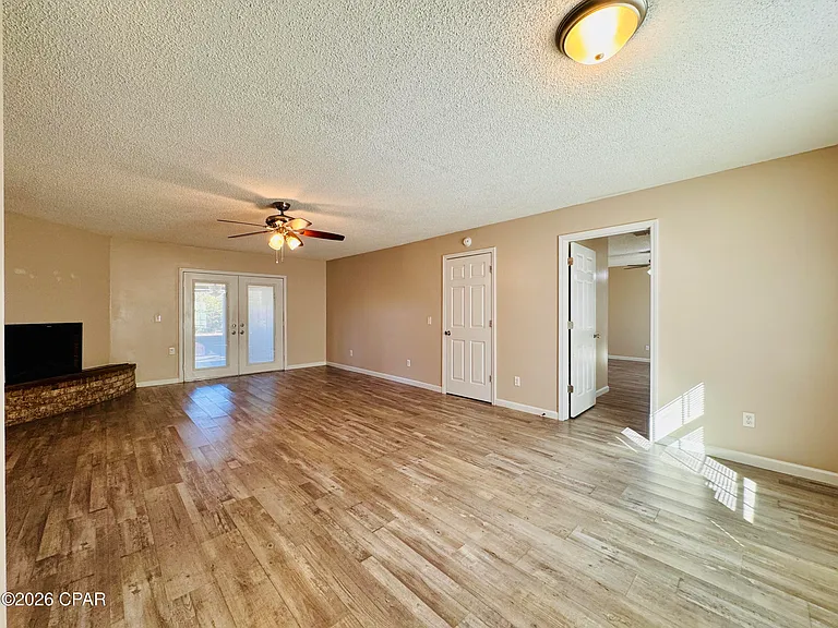 163 Lauren Ln — Photo 7
