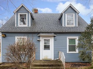 6N614 Gary Ave, Roselle, IL 60172