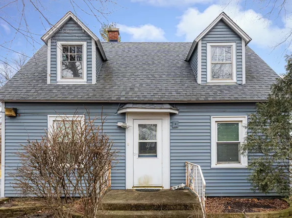 6N614 Gary Ave, Roselle, IL 60172