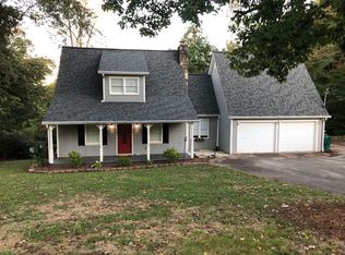 578 Chenocetah Dr, Cornelia, GA 30531