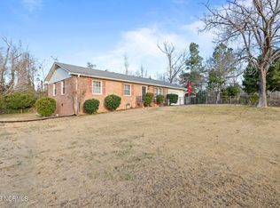 1011 Oak Dr, Jacksonville, NC 28546