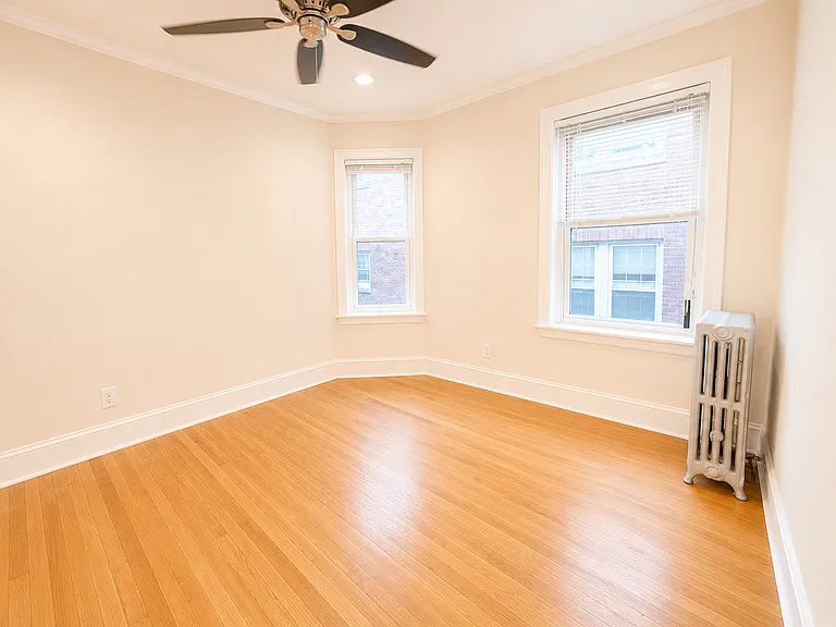 2044 W Farragut Ave #2C — Photo 9