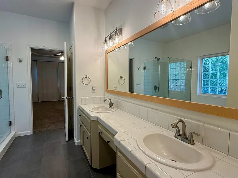 1548 W Hampton Cir — Photo 15