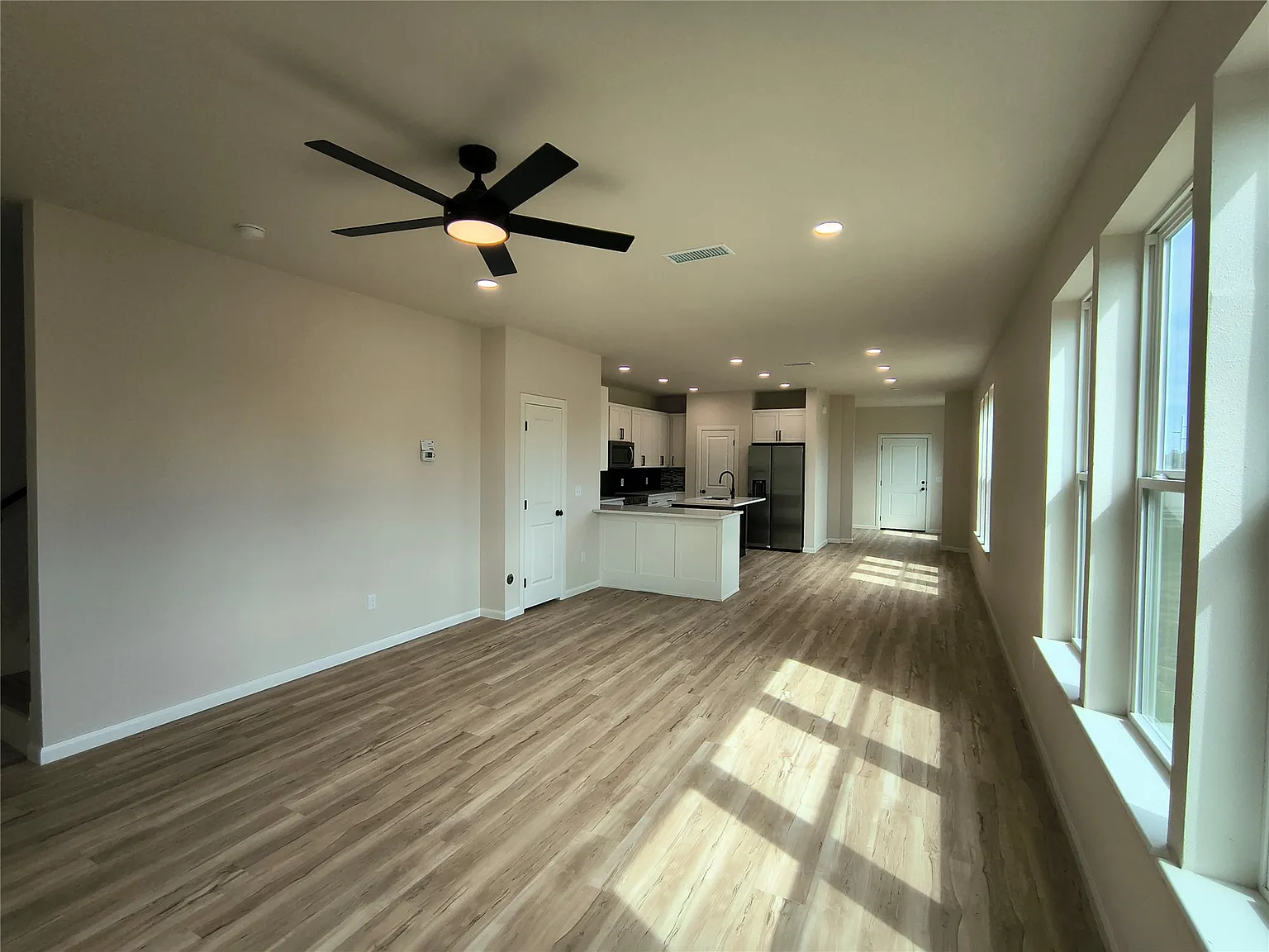 3 bed, 2.5 bath, 1790 sqft, $2,200 — Photo 2