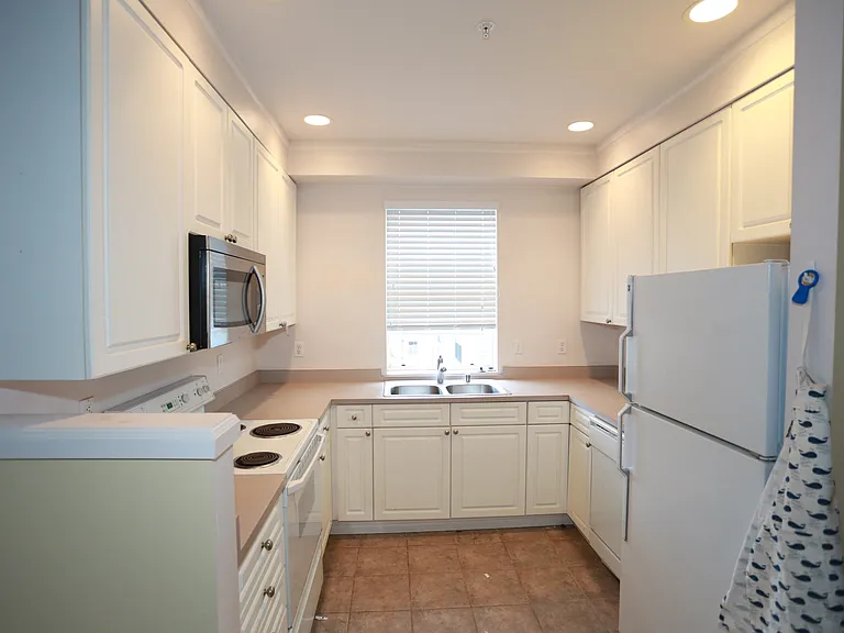 4343 Roosevelt Way NE #502 — Photo 2