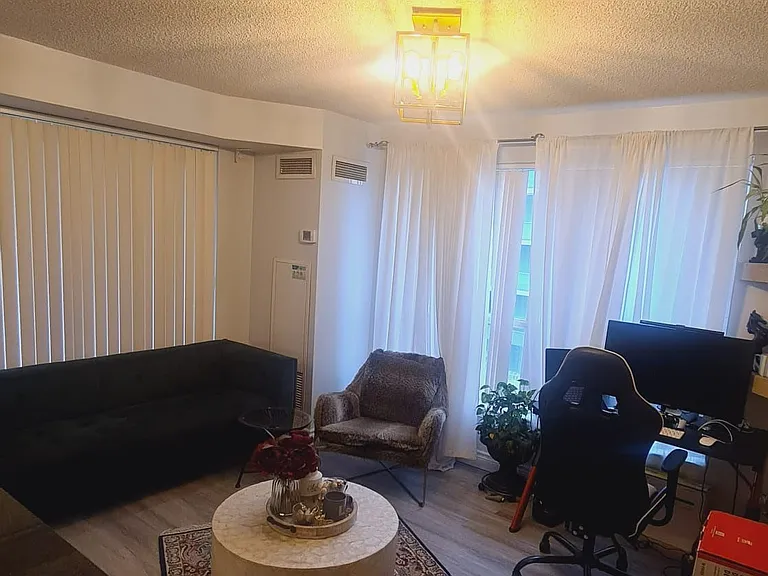 19 Barberry Pl #603 — Photo 1