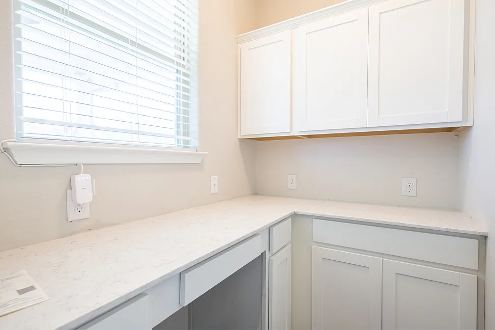 4 bed, 2464 sqft, $2,500 — Photo 2