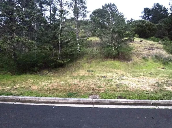 20 Barton Pl, Pacifica, CA 94044