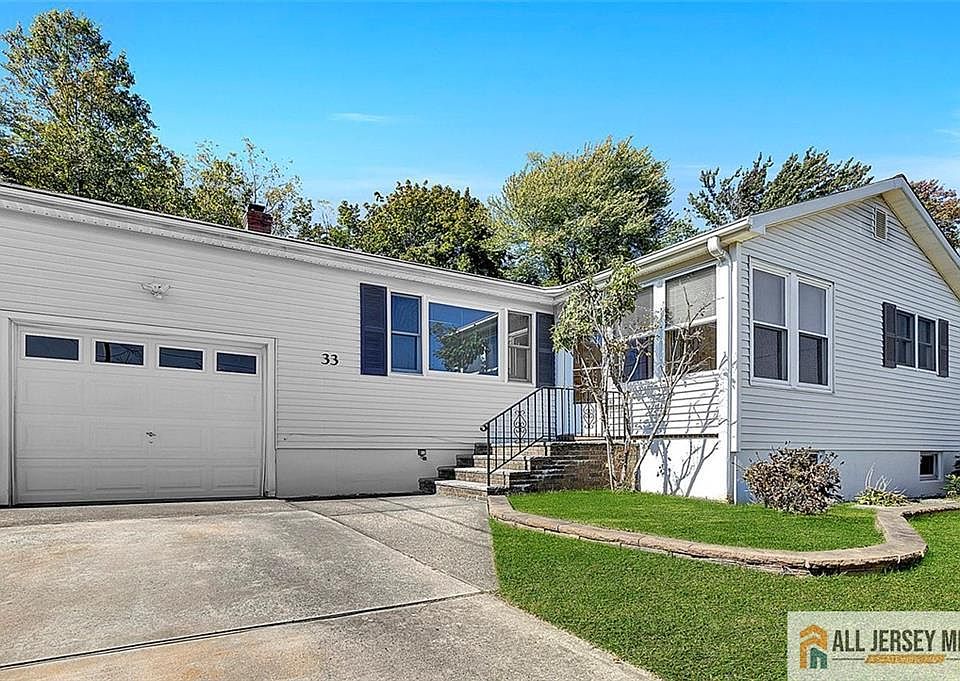 33 W Grochowiak St, South River, NJ 08882 | Zillow
