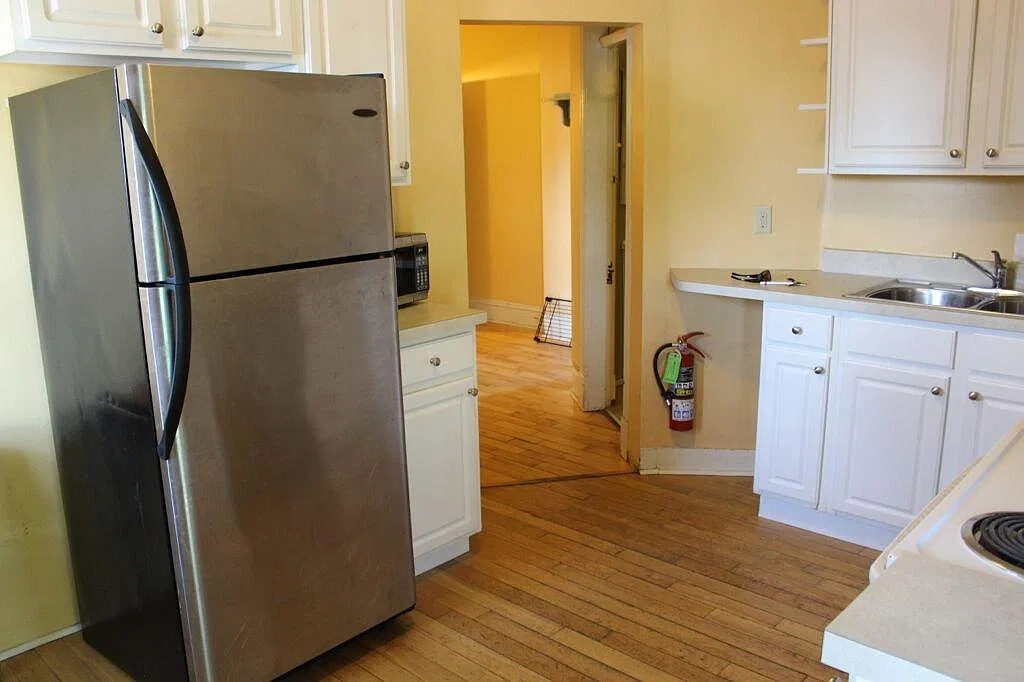 4 bed, $4,180 — Photo 2