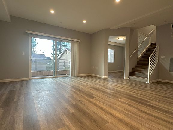 4th image of 366 Burchett St #211