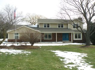 2230 Le Chateau Dr, Brookfield, WI 53045