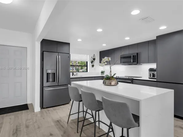 2172 NE 171st St, North Miami Beach, FL 33162