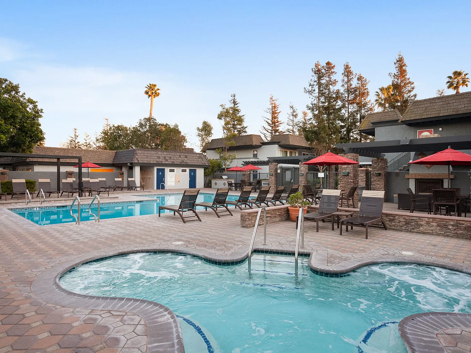 Park Plaza Apartments — Photo 4
