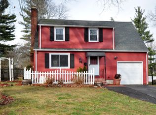 32 Bentwood Rd, West Hartford, CT 06107