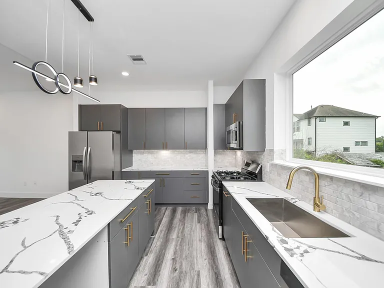 2709 Dennis St — Photo 23