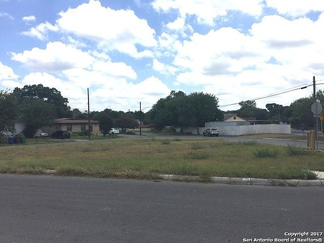 2nd image of 3599 W Woodlawn Ave
