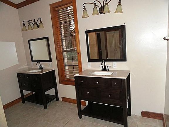 3rd image of 2665 Farmers Branch Ln