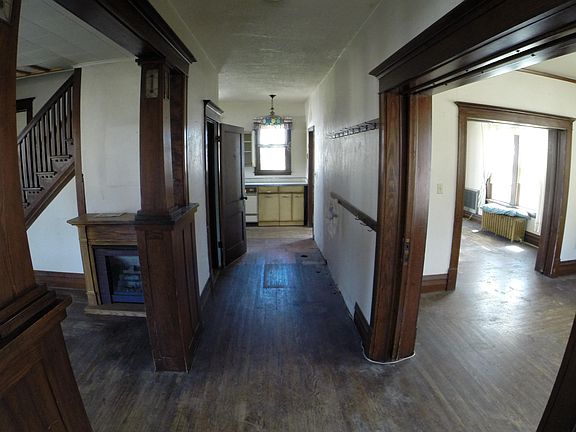 2nd image of 412 S Main Ave