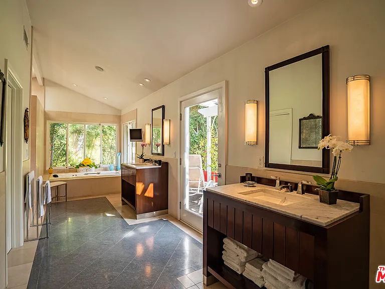 13324 W Sunset Blvd — Photo 4