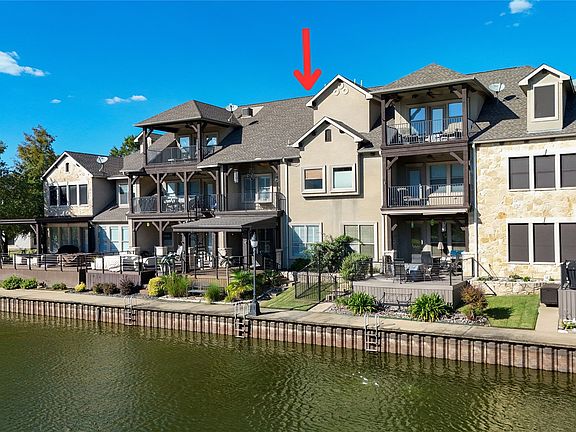 3rd image of 124 Marina Dr