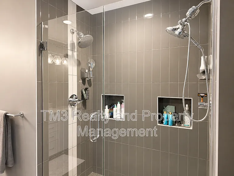 2436 Forest Ave — Photo 32