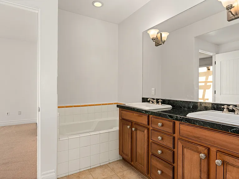 5753 White Oak Ave #12 — Photo 11