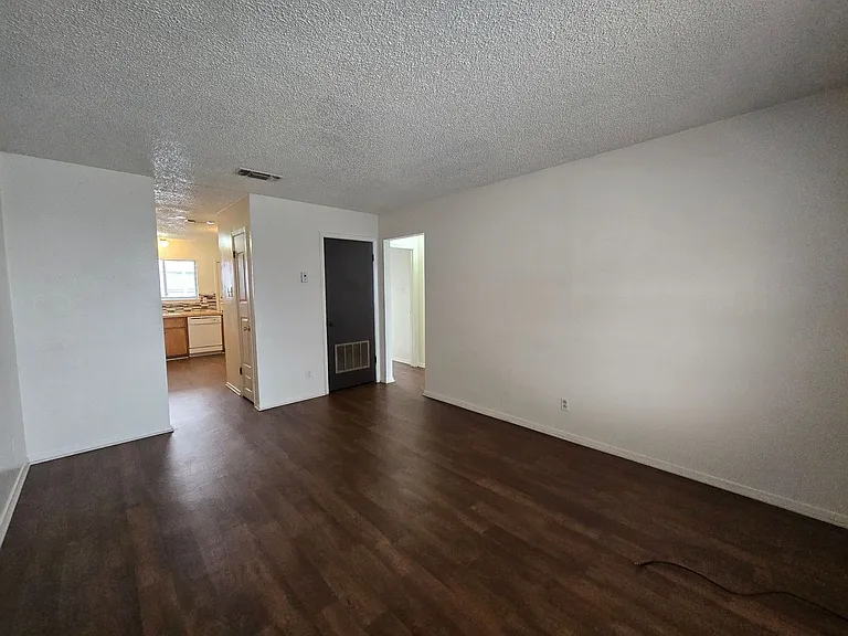 1309 Quail Cir #D — Photo 6