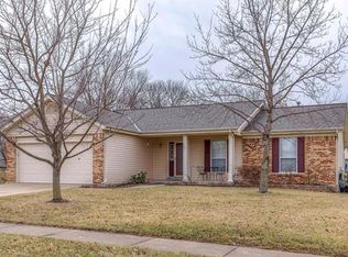 121 Rockaway Dr, O'Fallon, MO 63368