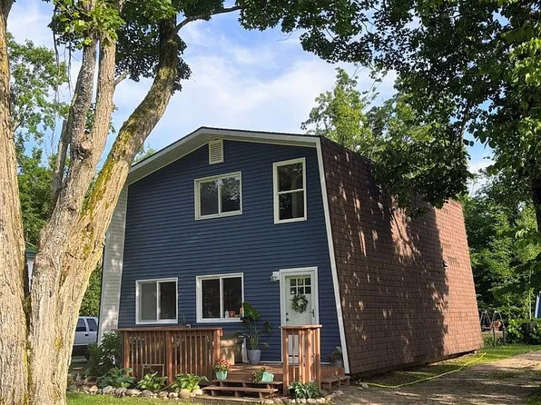 3481 Coolwater Ave, Johannesburg, MI 49751