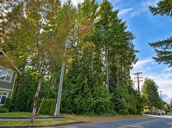 156&160 Harlech Rd, Qualicum Beach, BC V9K 1G9