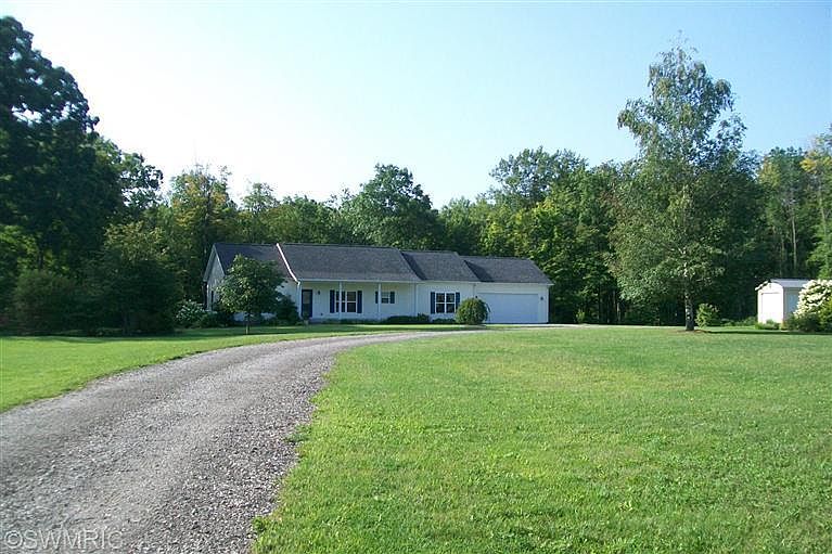 : http://www.hdhathomes.com/tour/14637/74899-12th-Avenue-South-Haven-Michigan-49090