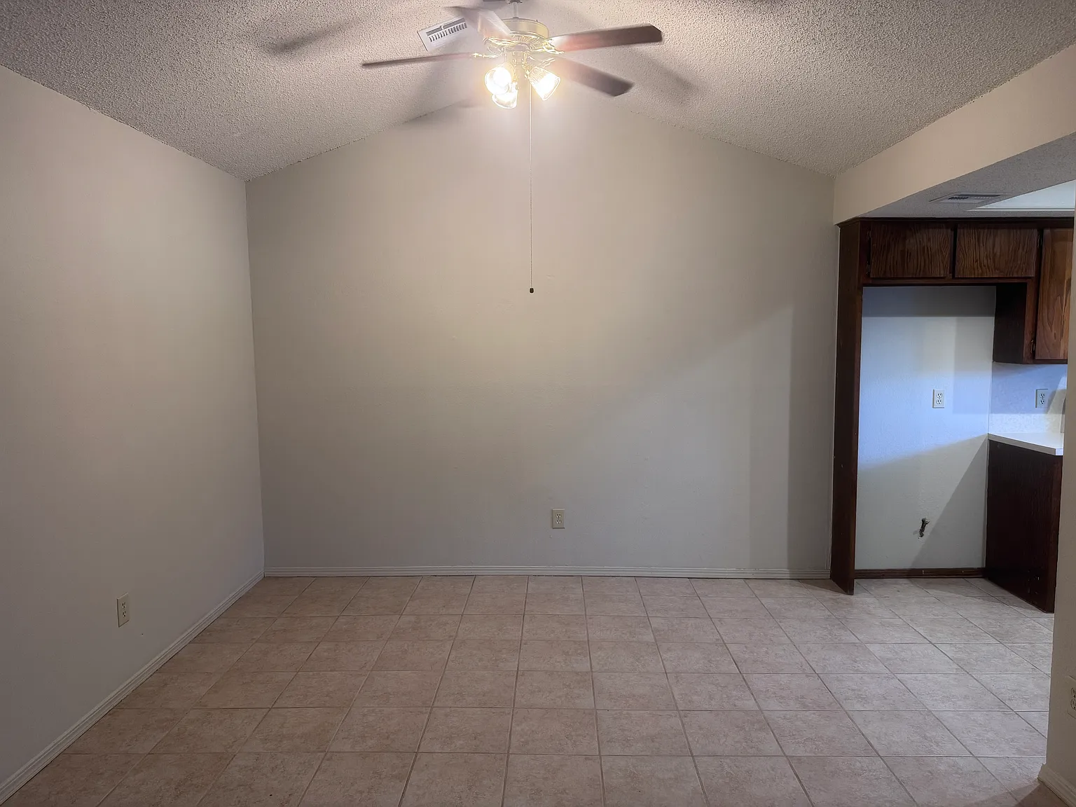 2 bed, 1007 sqft, $1,150 — Photo 3